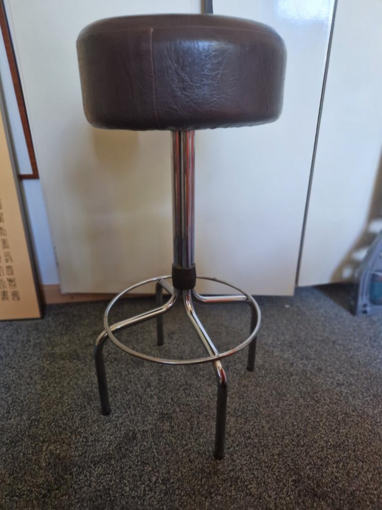 Vintage Brabantia barkruk chroom & bruin skai jaren '70, Huis en Inrichting, Barkrukken, Zo goed als nieuw, 60 tot 90 cm, Metaal