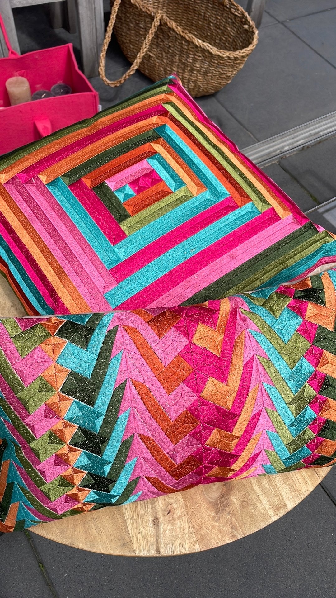 Kleurrijke sierkussens met geometrisch patroon, Ophalen of Verzenden, Zo goed als nieuw, Overige kleuren, Overige vormen