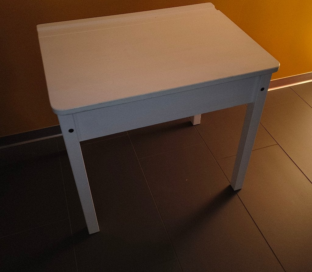 Lessenaar/bureau (hobby tafel) peuter/kleuter wit hout, Ophalen, Gebruikt, Tafel(s)