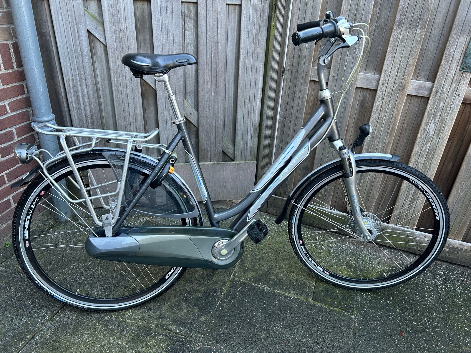 Stadsfiets met 8 versnellingen, geveerde voorvork en zadel., Fietsen en Brommers, Versnellingen, Trommelrem, Ophalen, Overige merken