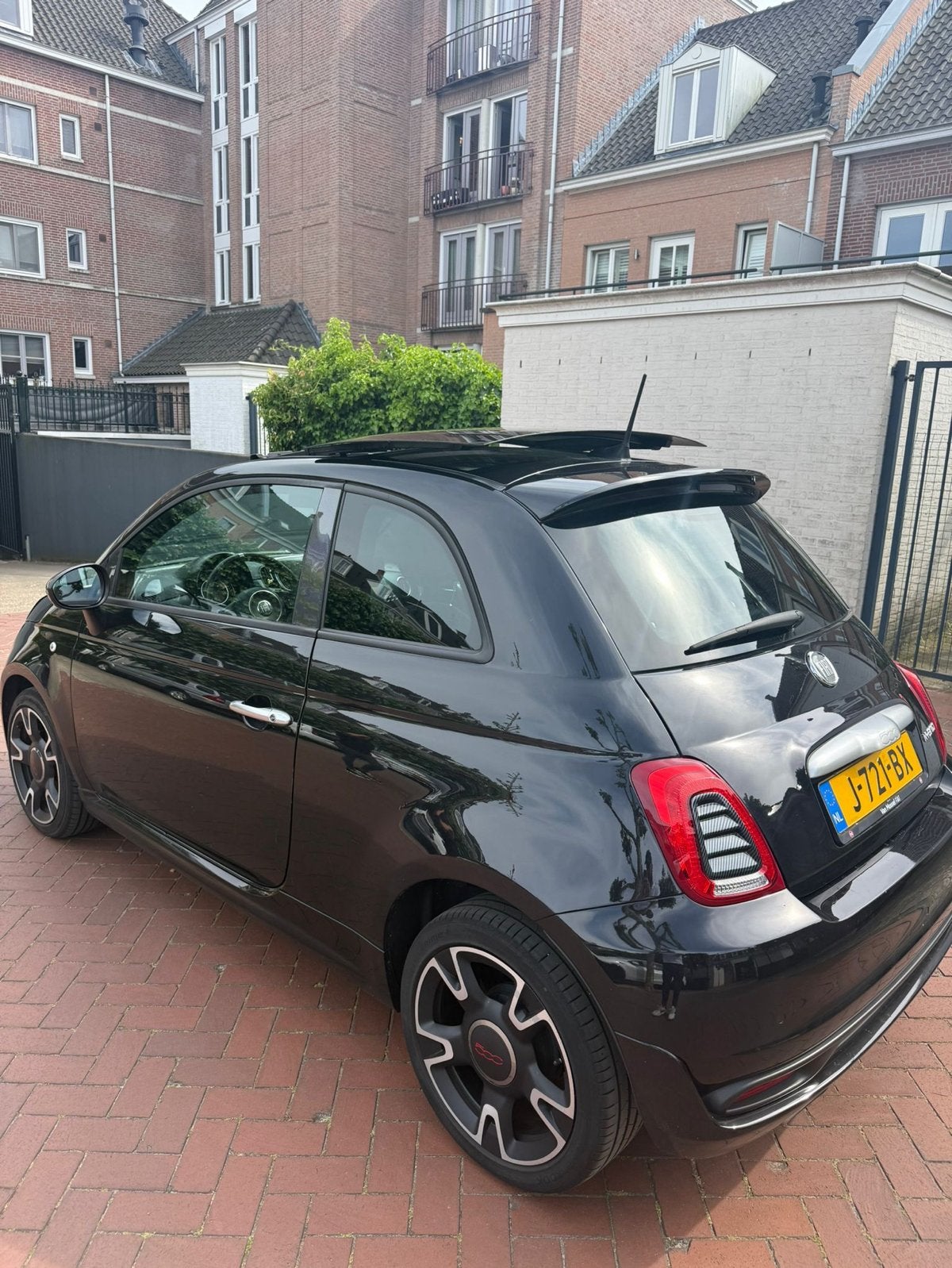 Fiat 500 1.0 70pk Hybrid 2020 Zwart, Auto's, Fiat, Voorwielaandrijving, 40 €/maand, 4 stoelen, Zwart