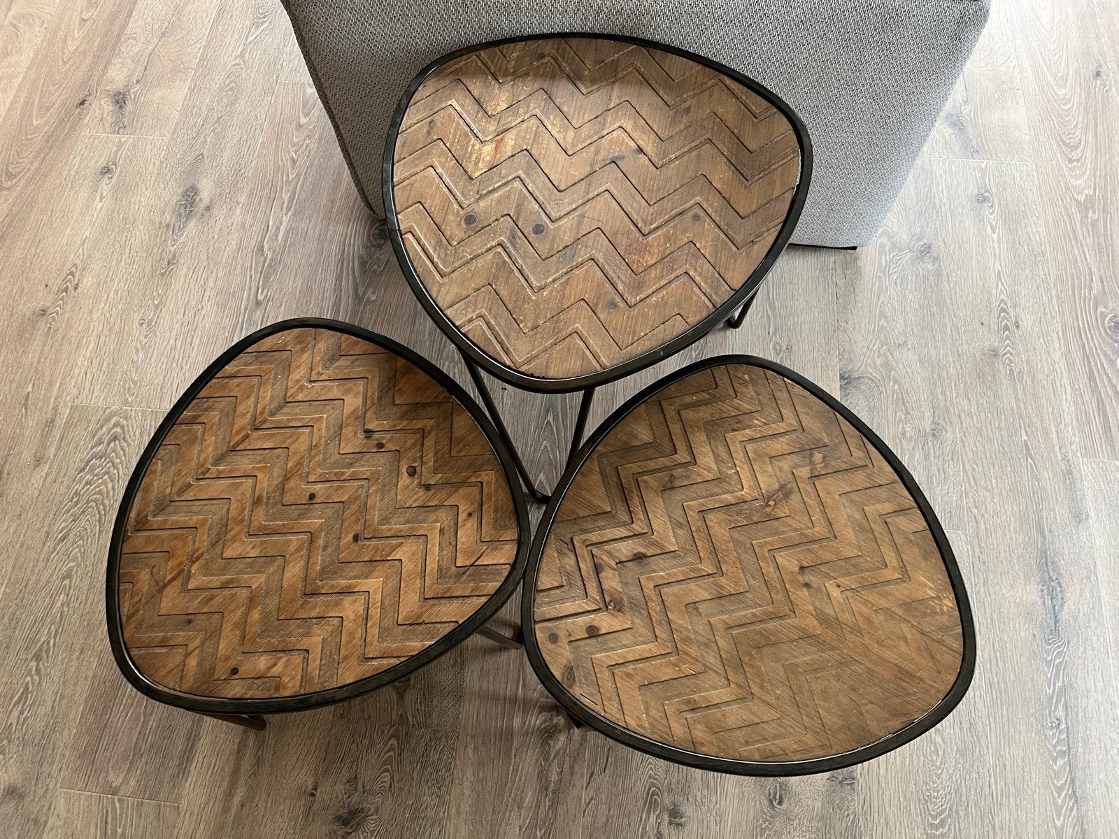 Set van 3 tafeltjes, Huis en Inrichting, Tafels | Bijzettafels, Gebruikt, 55 tot 75 cm, Overige vormen, Hout