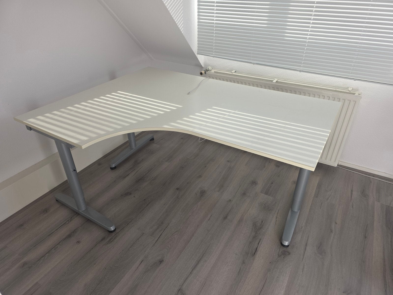 GRATIS AF TE HALEN: Stevig Ikea Galant Hoekbureau, Ophalen, In hoogte verstelbaar, Gebruikt