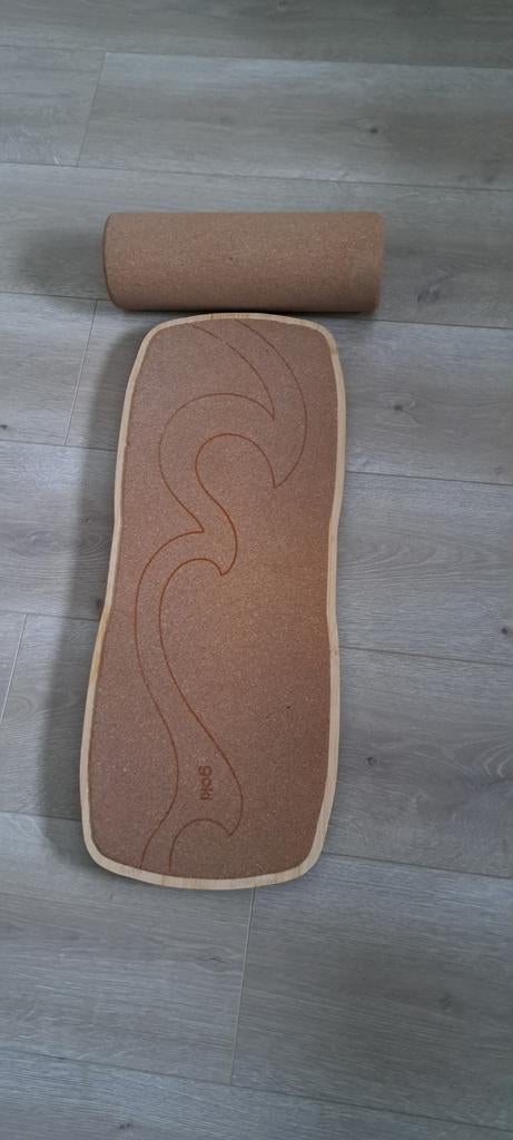Dit is een nieuw balansbord van bamboe met een kurk oppervla, Ophalen, Nieuw