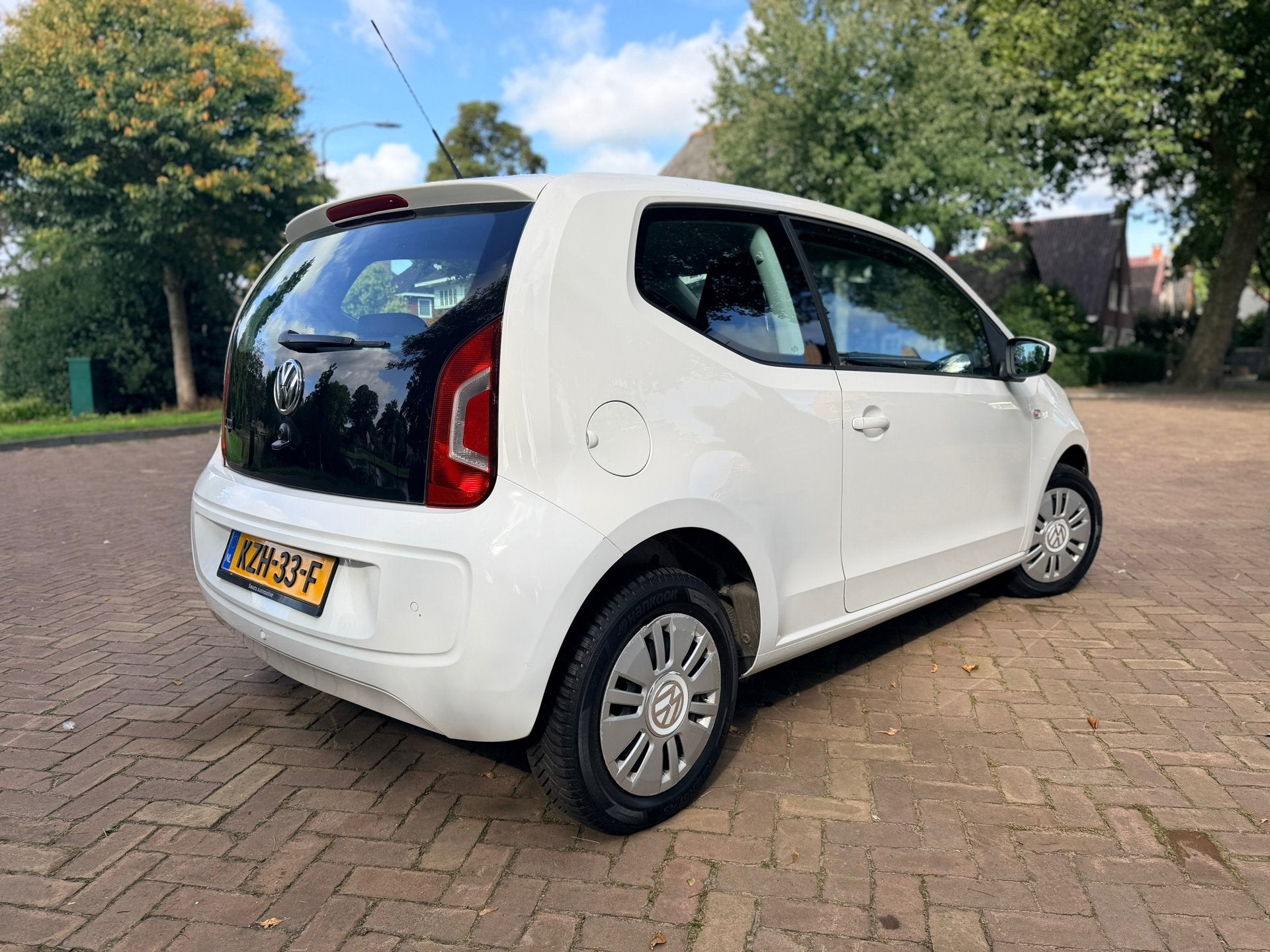 Foto 3 van Volkswagen UP! 1.0 high up! | Airco | Cruise | PDC | 2e eige