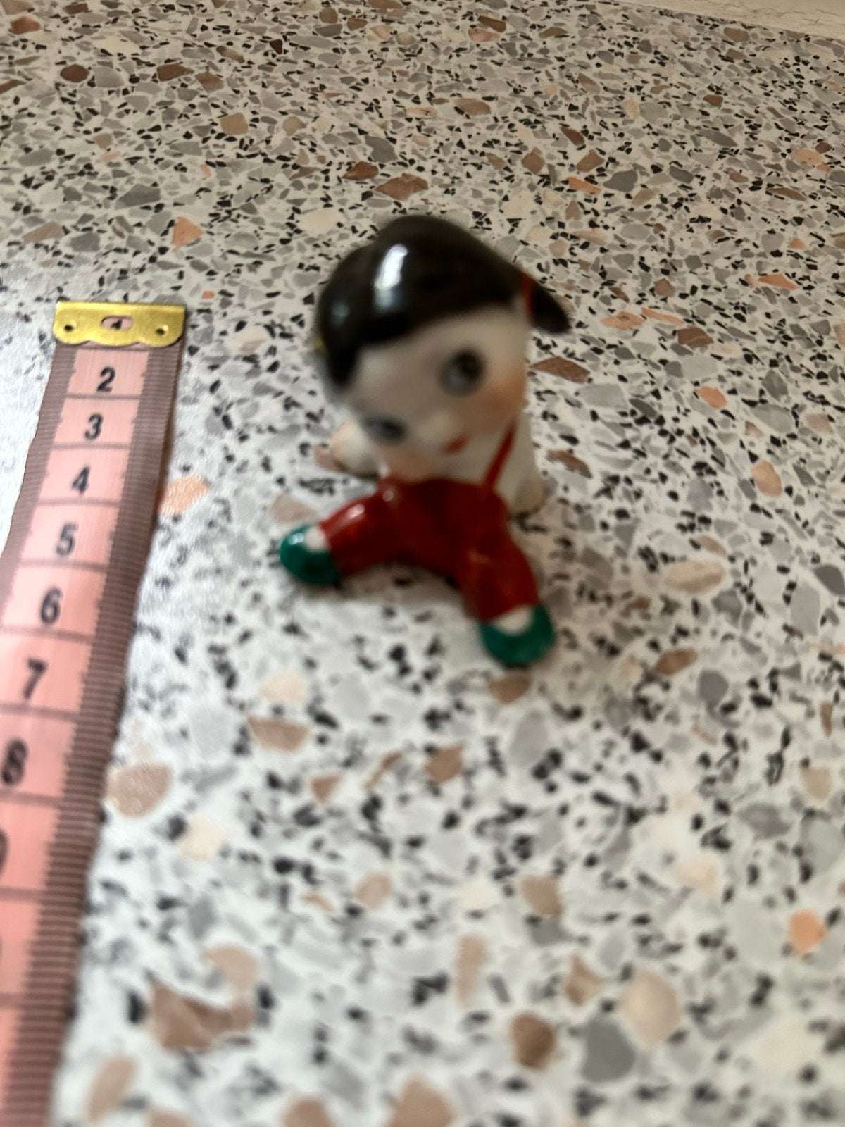 Vintage porseleinen beeldje van kruipende baby, Verzamelen, Poppetjes en Figuurtjes, Ophalen of Verzenden, Gebruikt