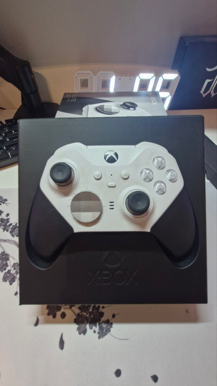Foto 3 van Xbox Elite Series 2 Core Controller Wit