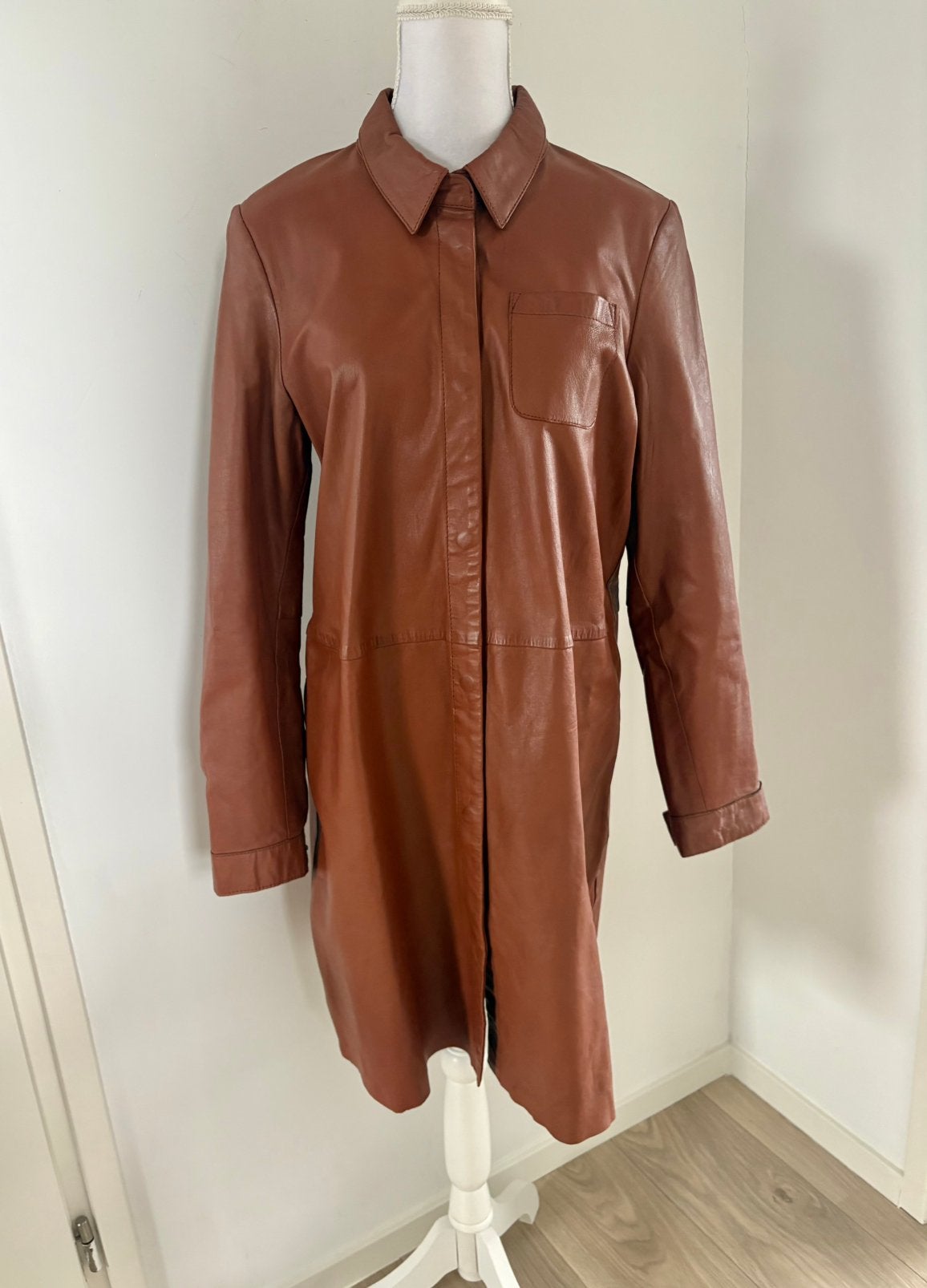Nieuw! Leren jurk/jas met drukknopen - AIM - maat XL, Bruin, Maat 42/44 (L), Nieuw, Ophalen of Verzenden