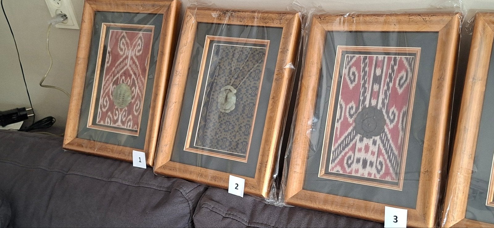6 schilderijtjes IKAT stofmotief met steen., Ophalen, Nieuw, Schilderij