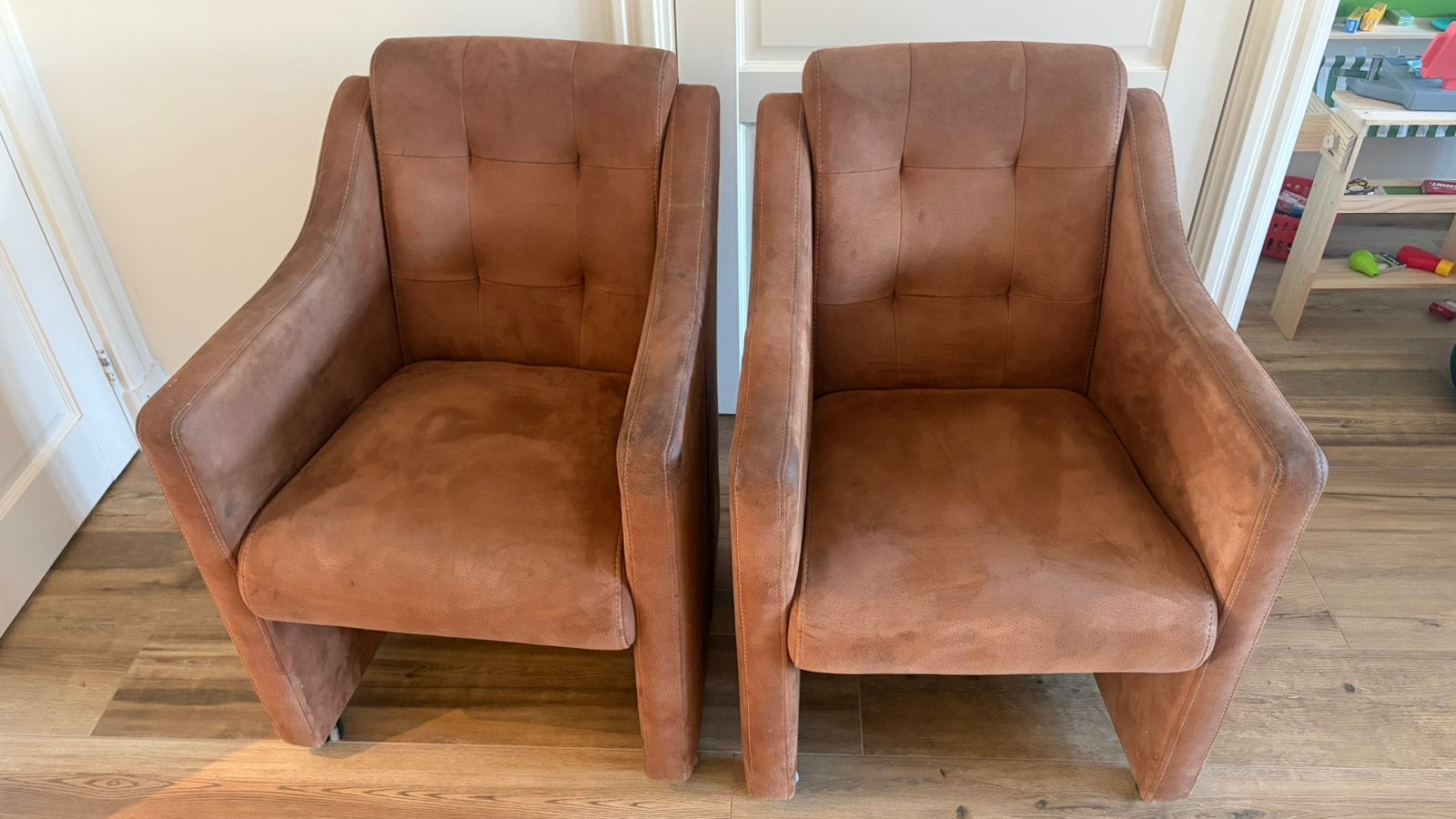 4 Bruine suède eetkamerstoelen, Ophalen, Gebruikt, Minder dan 75 cm, Stof