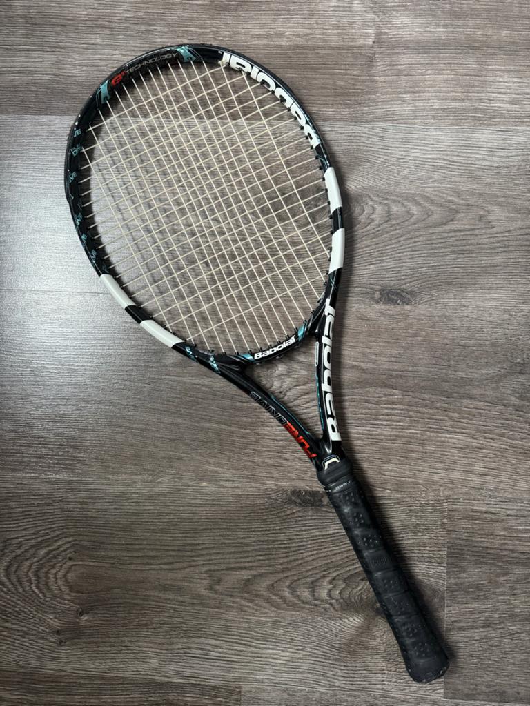 Babolat PureDrive GT Tennisracket - Gripmaat 1, Sport en Fitness, Tennis, Gebruikt, L1, Ophalen of Verzenden, Racket