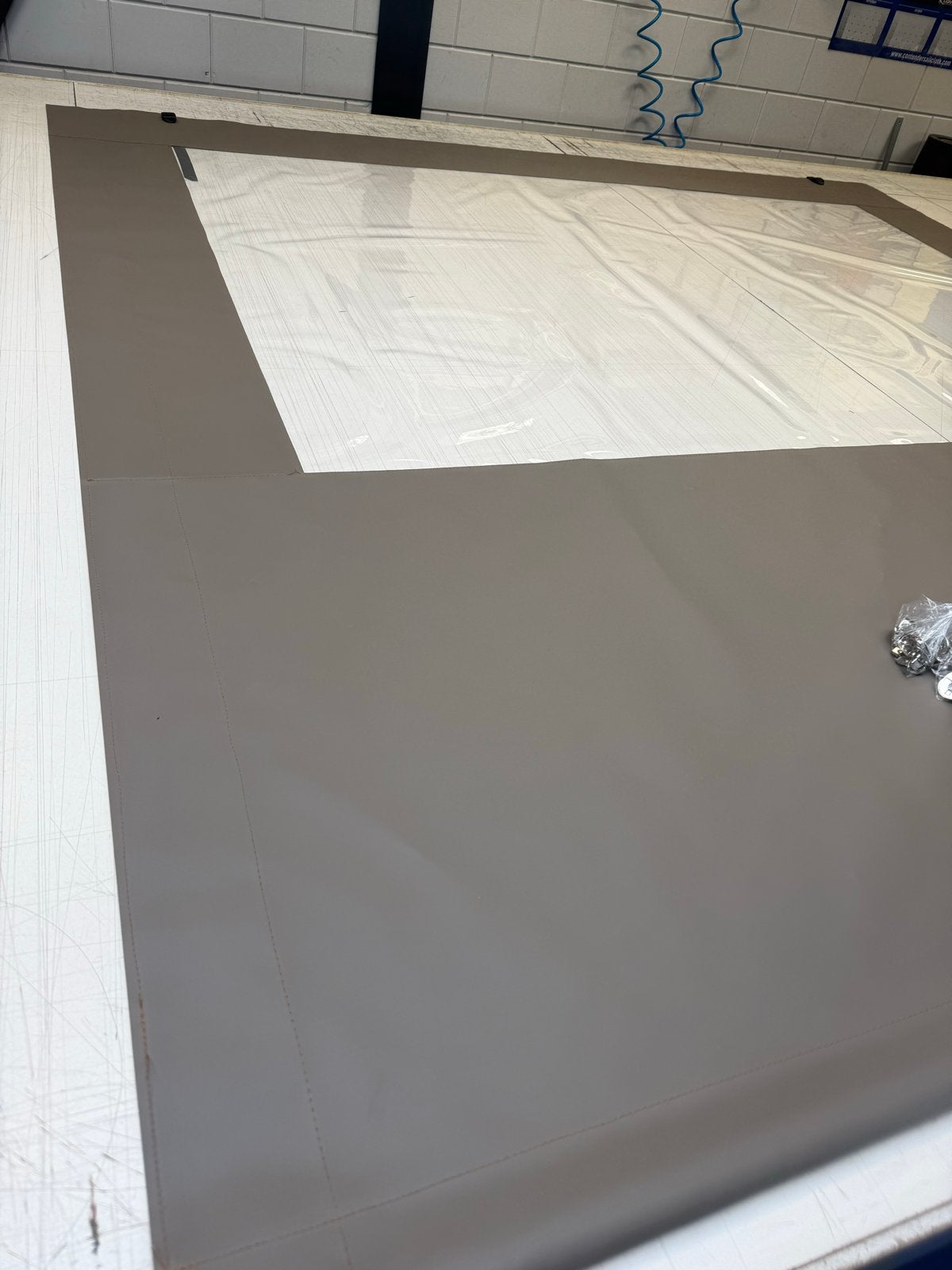 Nieuw Taupe Verandazeil 250x247cm met 20 Sluitingen, Overige typen, Nieuw, Ophalen of Verzenden, 150 tot 300 cm