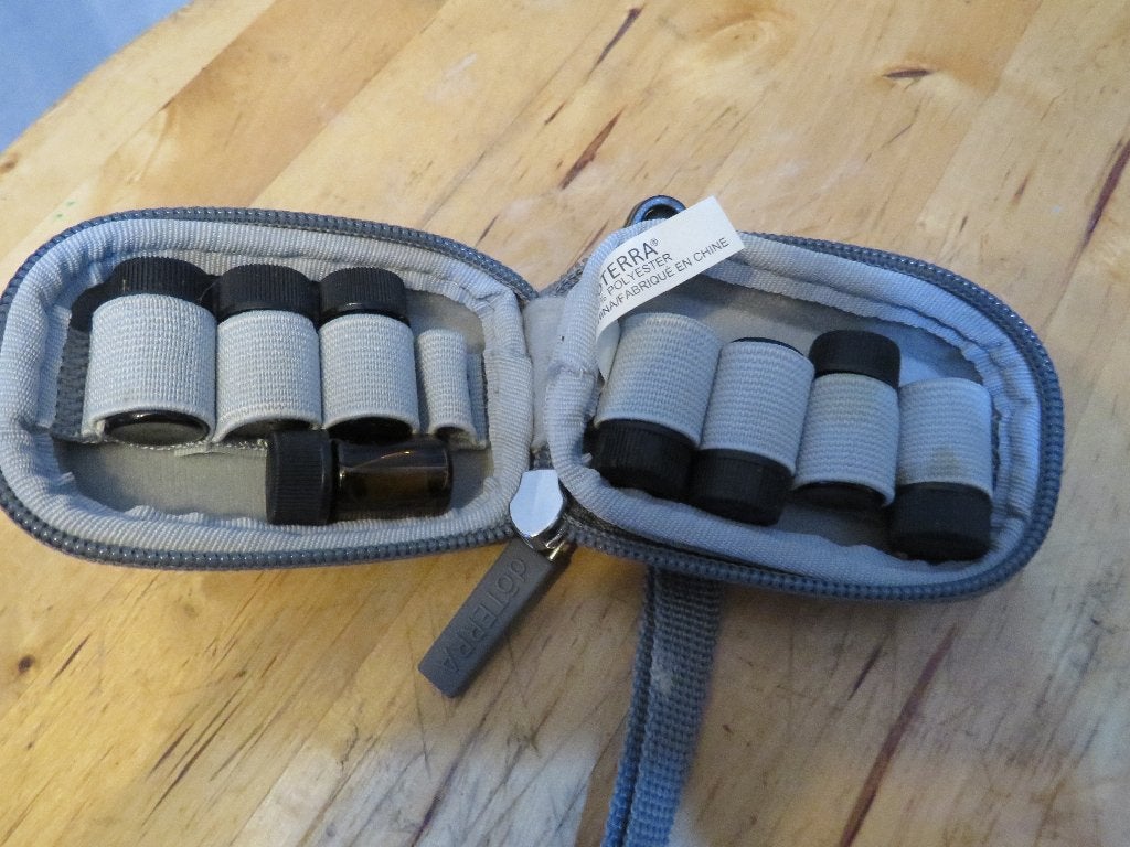 etui doterra met 8 flesjes met restanten olie van 2 ml, Sport en Fitness, Ophalen of Verzenden, Nieuw, Aroma