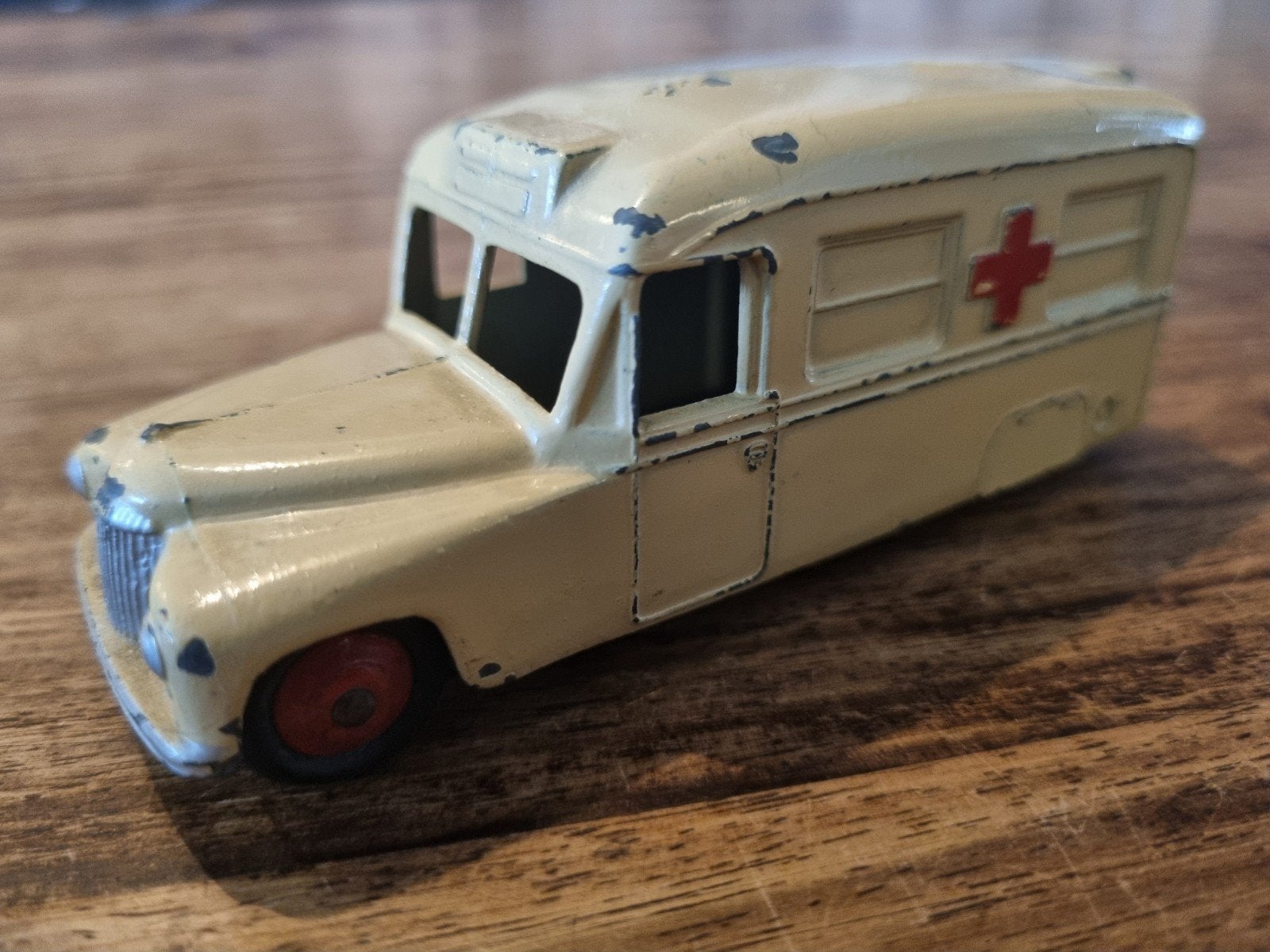 Vintage Dinky Toys Daimler Ambulance, Ophalen of Verzenden