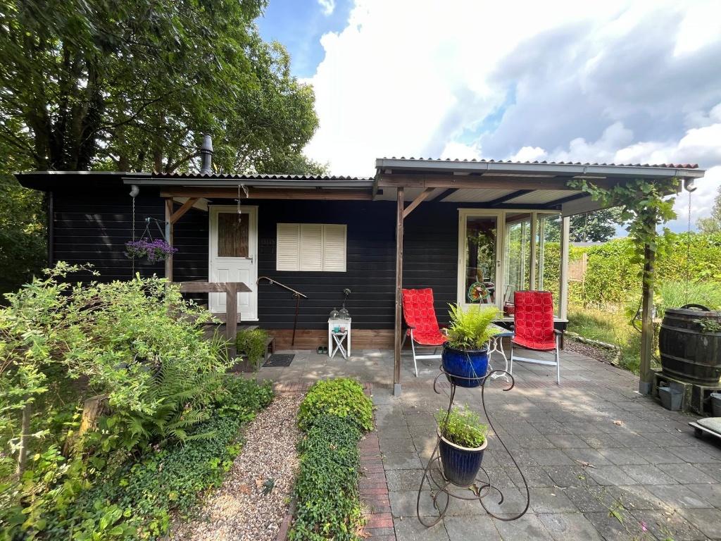 Chalet te koop - 1 slaapkamer met aparte badkamer inc.douche, Tot en met 2