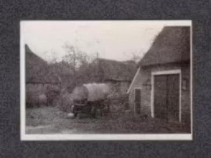 Foto Oosterhesselen Boerderij Huifkar., Verzamelen, Foto, Ophalen of Verzenden, Zo goed als nieuw, 1940 tot 1960