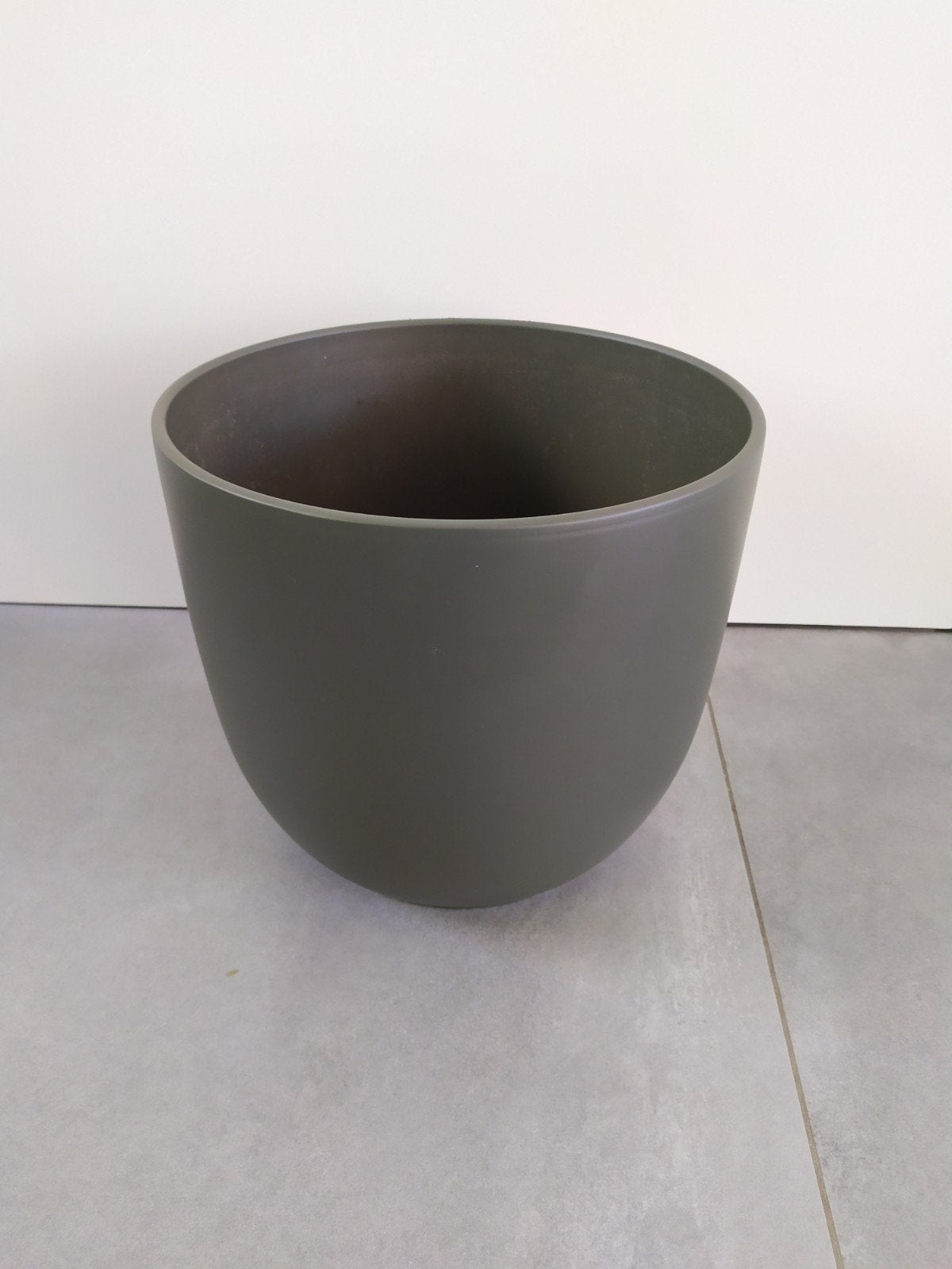 Bloempot grijs 28,5cm hoog 31,5cm diameter overpot, Ophalen, Halfschaduw, Minder dan 100 cm
