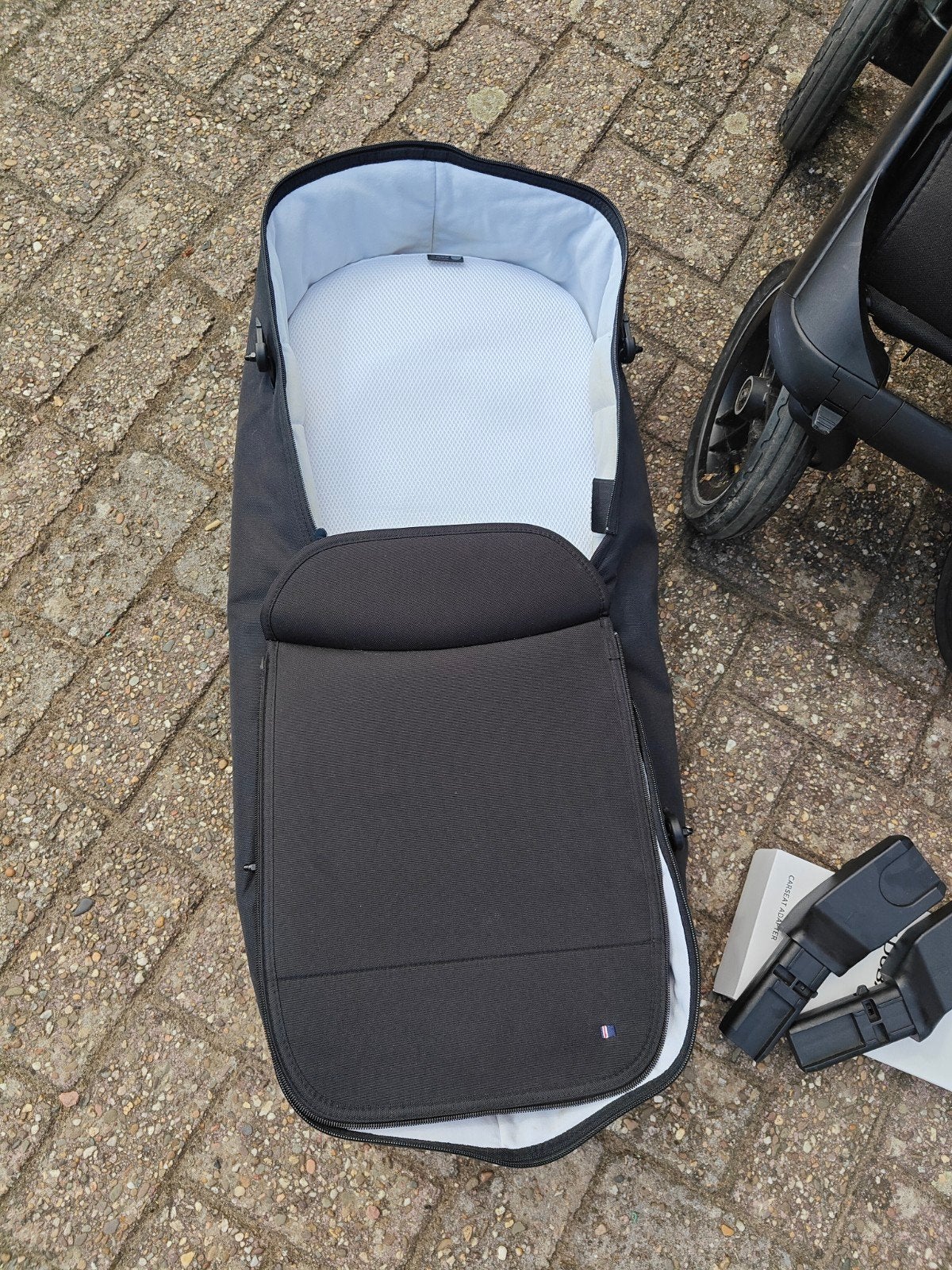 Dubatti One kinderwagen met reiswieg en accessoires., Ophalen, Zo goed als nieuw, Kinderwagen, Luchtbanden