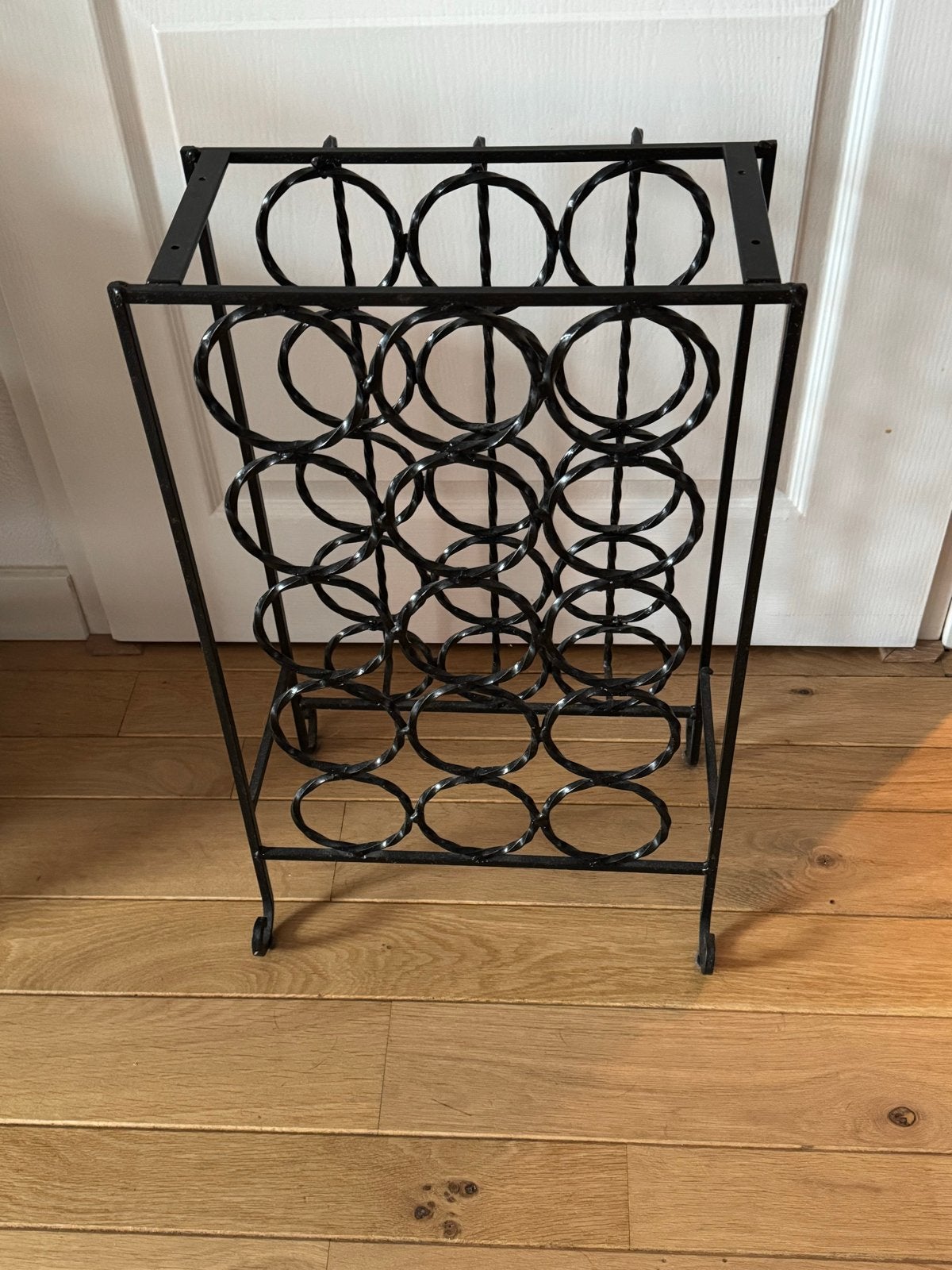 Zwart metalen wijnrek voor 15 flessen, Huis en Inrichting, Woonaccessoires | Wijnrekken, Ophalen, 50 – 75, Gebruikt, 5 tot 15 flessen