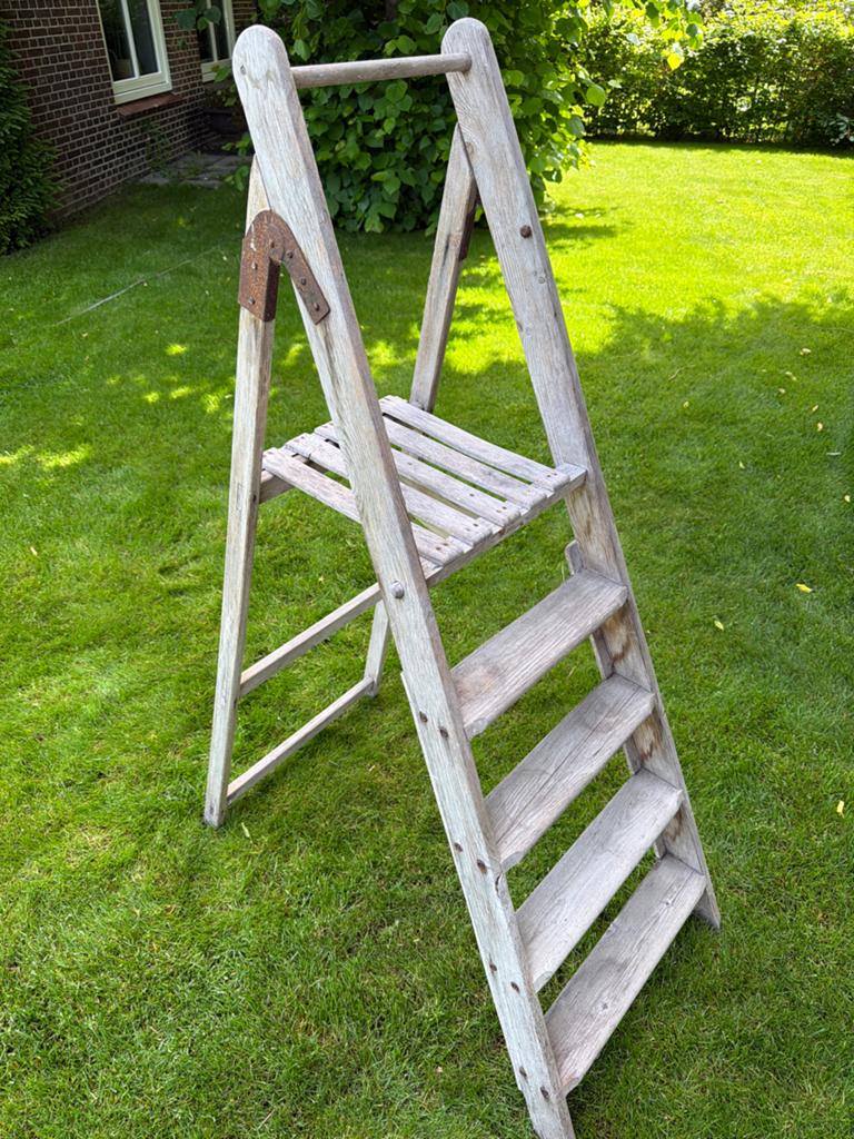 Vintage houten trap/ladder met platform, Ophalen of Verzenden, Gebruikt, Trap, Minder dan 2 meter