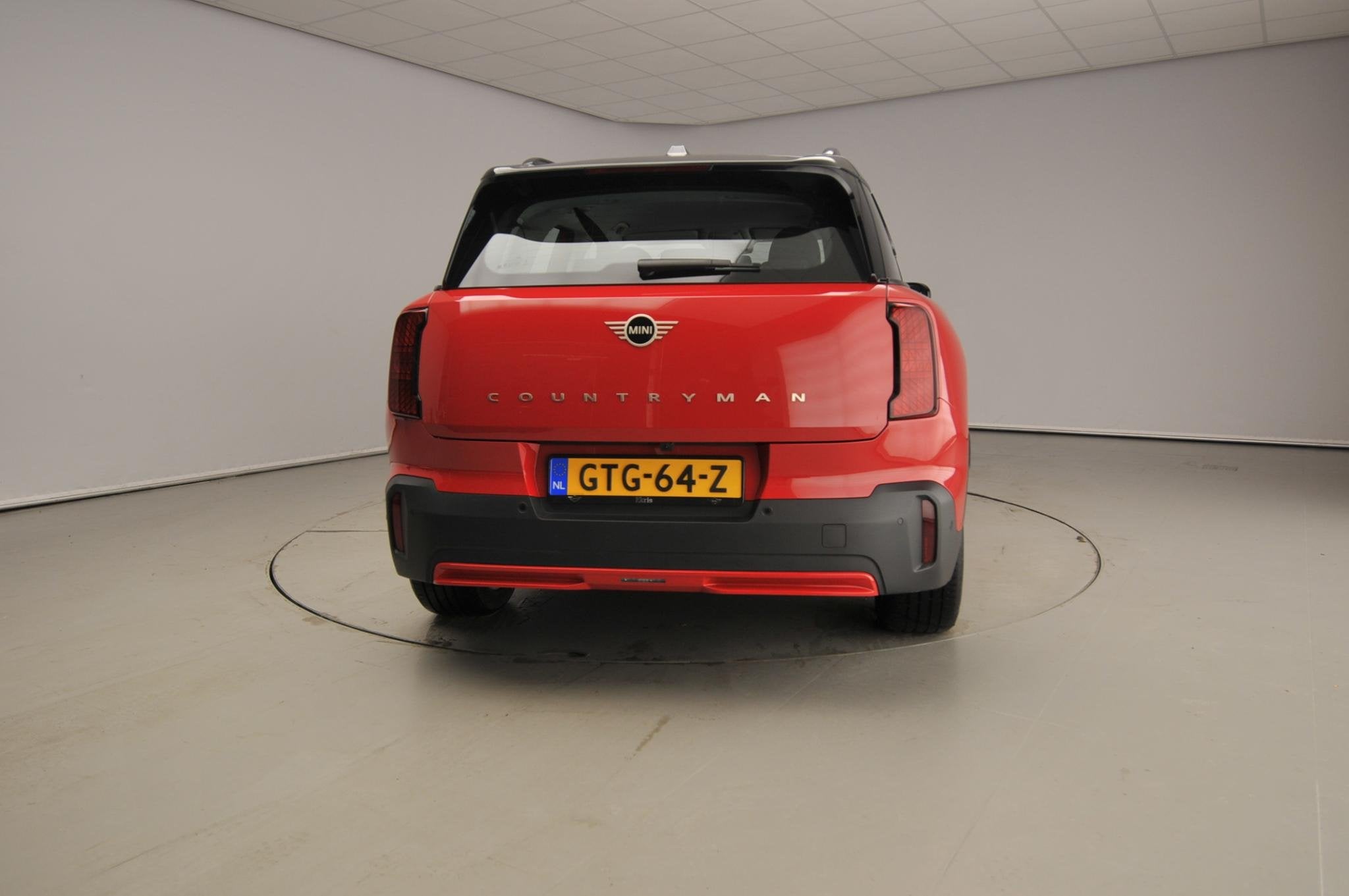 MINI Countryman E Classic / Driving assist / LED / Park assi, Stof, Countryman, Met garantie (alle), 204 pk