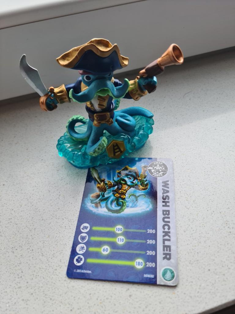 Skylanders Swap Force Wash Buckler figuur met kaart, Ophalen of Verzenden, Zo goed als nieuw