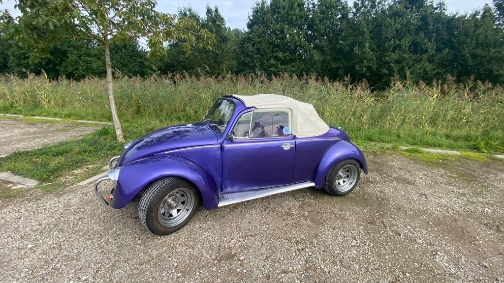 Paarse Volkswagen Kever oldtimer (1972), foto 7