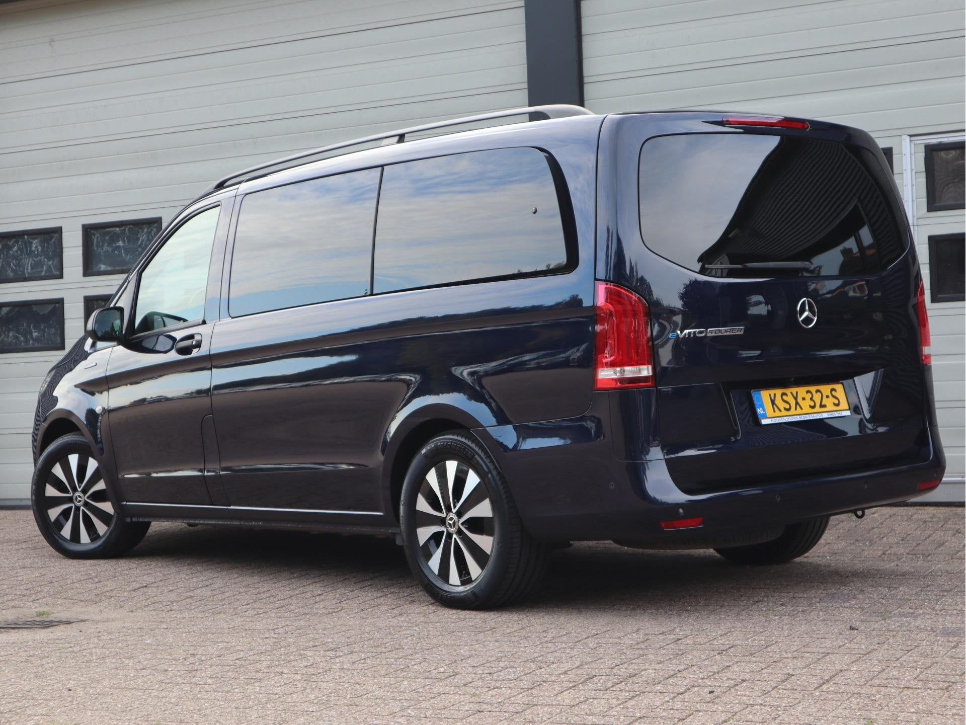 Mercedes-Benz eVito Tourer 90 kWh Pro - 8 Persoons Kombi - i, 2430 kg, Stof, Gebruikt, 8 stoelen