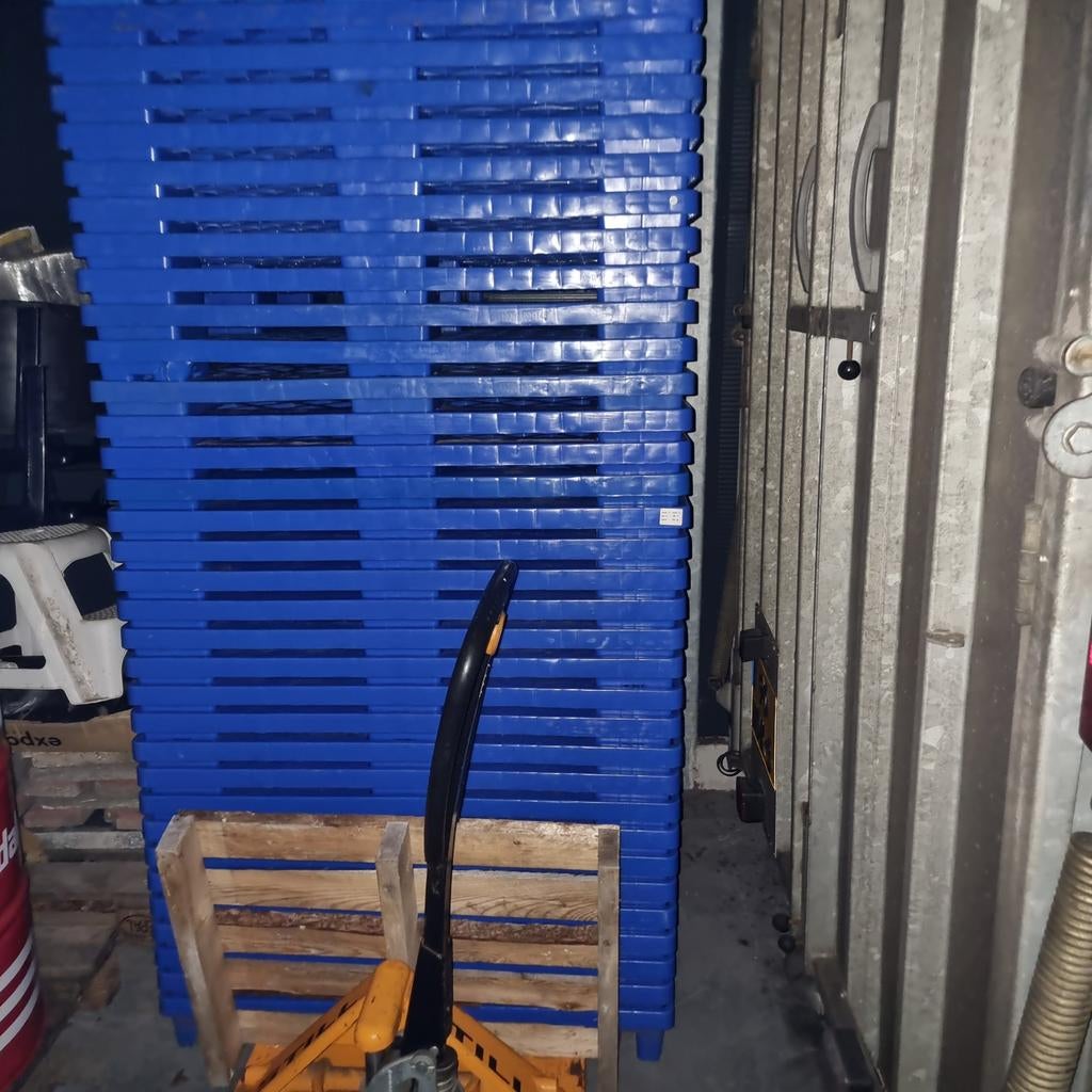 Kunststof pallets. 110 x 110 breed en 14cm hoog. Stapelbaar., Ophalen of Verzenden