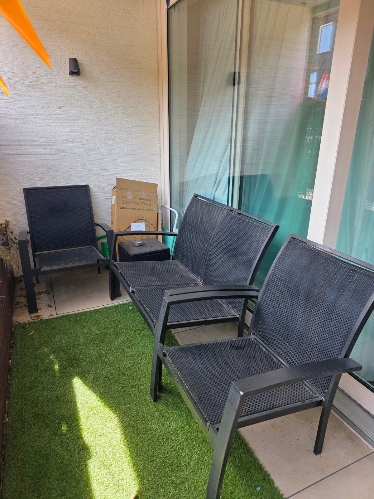 Zwarte tuinstoelen en bankje, metaal, Ophalen, Gebruikt