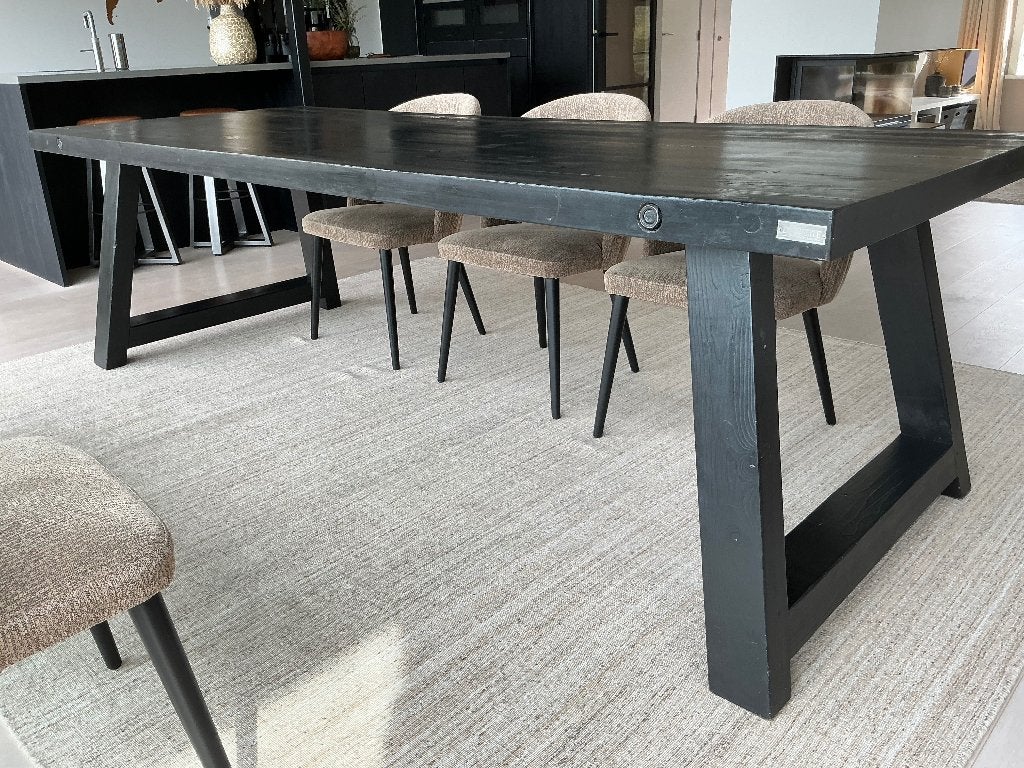 Foto 3 van Eettafel Lifestyle eiken zwart 2.60x1.00m.