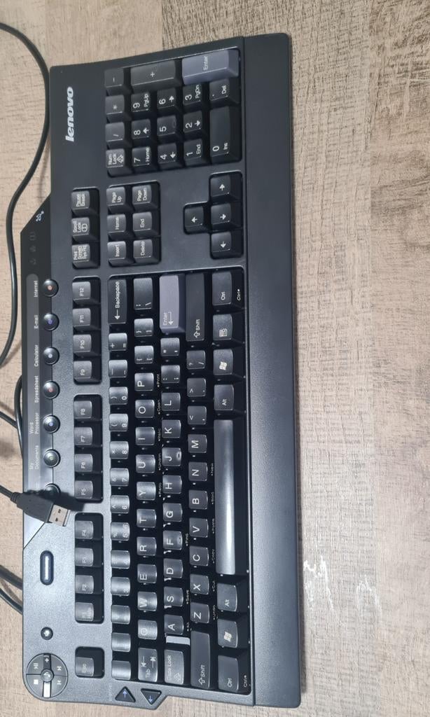 Lenovo toetsenbord met USB-poorten - QWERTY, Computers en Software, Toetsenborden, Multimediatoetsen, Ophalen of Verzenden, Zo goed als nieuw