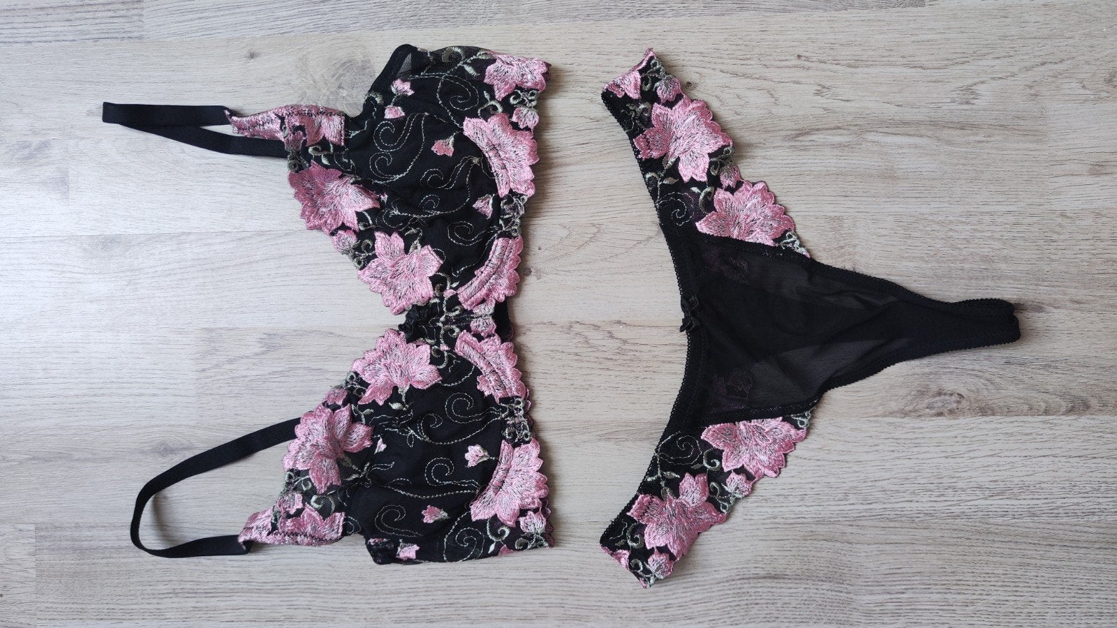 Mooie lingerie set Hunkemöller roze met zwart, Hunkemöller, Verzenden, Setje