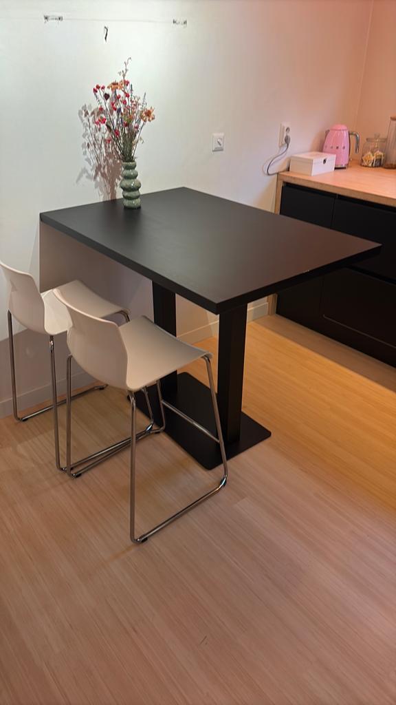 Bartafel met krukken, Ophalen, Zo goed als nieuw, Inclusief barstoelen