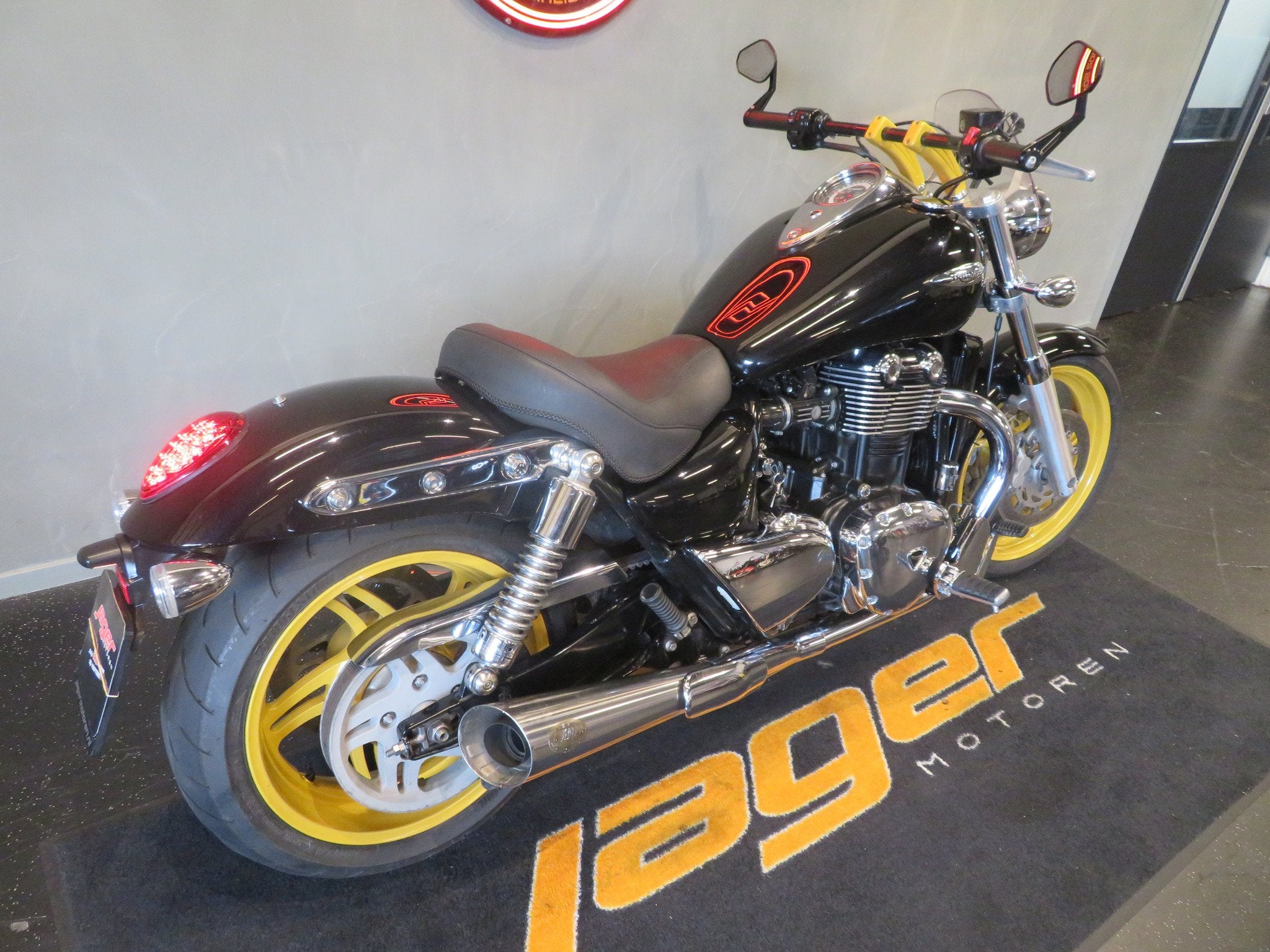 Triumph THUNDERBIRD 1600 NIEUWSTAAT! (bj 2011), Bedrijf, Chopper