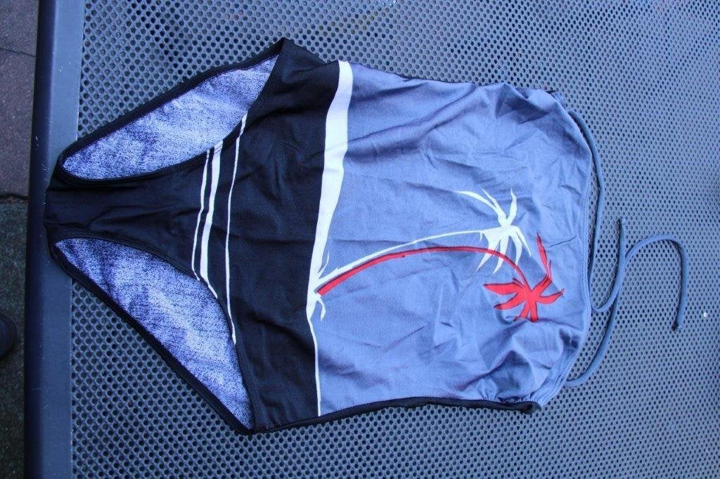 Badpak zwart/ grijs/ rood mt 44 Vaste prijs, Kleding | Dames, Badmode en Zwemkleding, Ophalen of Verzenden, Zo goed als nieuw