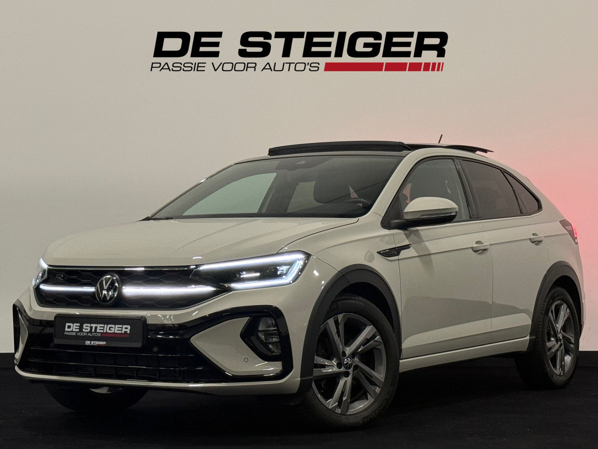 Volkswagen Taigo 1.5 TSI 3 x R-Line Pano ACC Keyless Camera, Auto's, Dealer onderhouden, Stof, Zwart, 4 cilinders