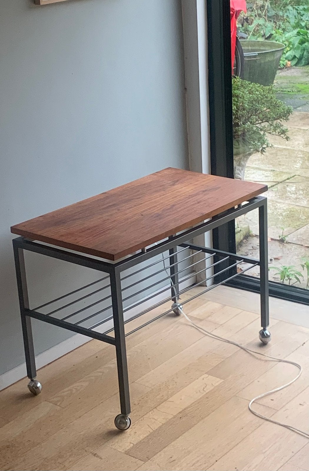 Vintage tv meubel trolley met tijdschriften rek, Ophalen, 25 tot 50 cm, 50 tot 100 cm, Minder dan 100 cm