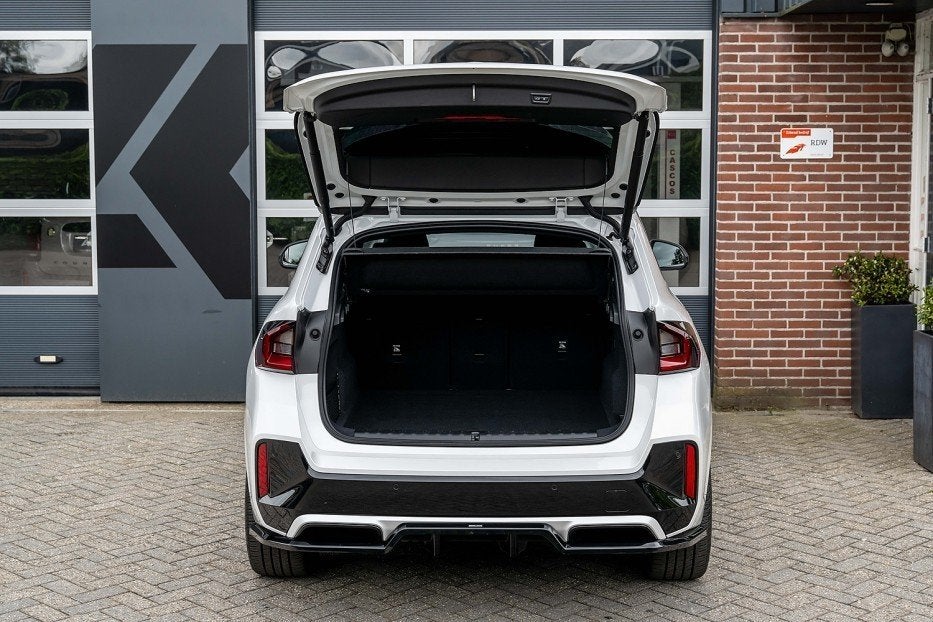 BMW X1 30e xDrive M Sport | Shadow | Driving Ass. Prof. | AC, Auto's, BMW, Zwart, Leder en Stof, Wit, Plug-in hybride