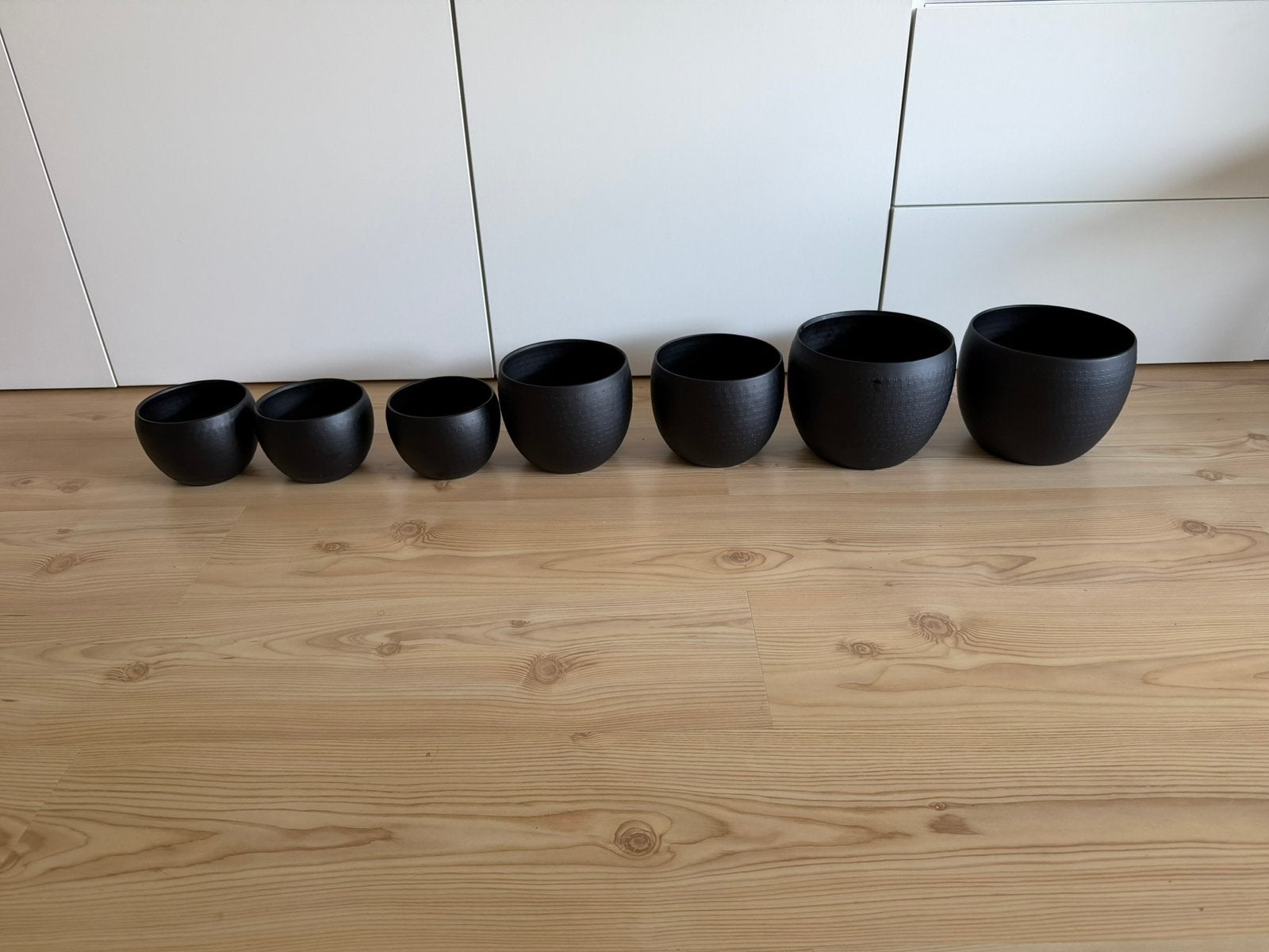 Set zwarte metalen bloempotten, Tuin en Terras, Ophalen, Rond, Zo goed als nieuw, Metaal