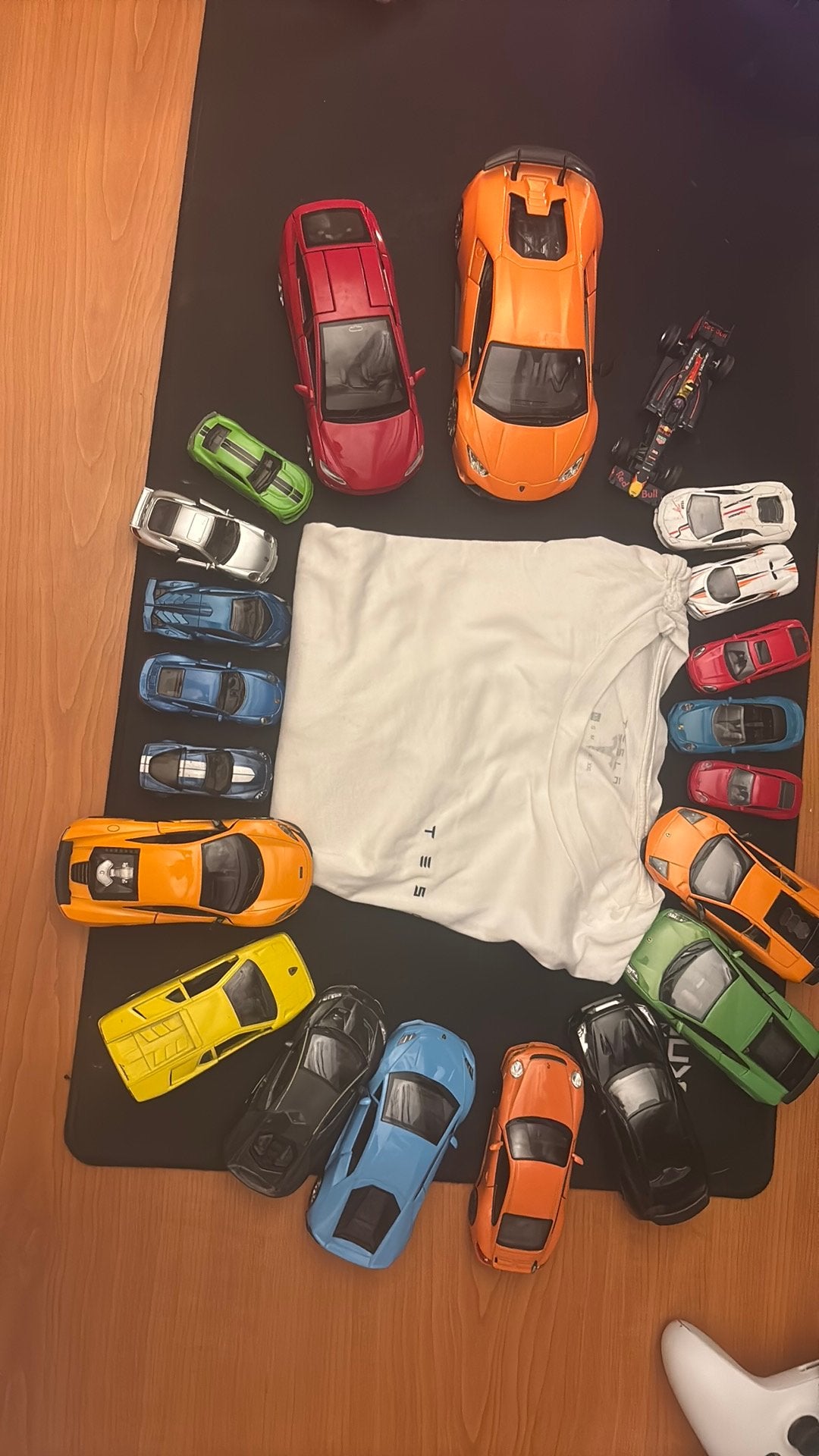 Alle soorten autootjes + t-shirt., Ophalen, Zo goed als nieuw
