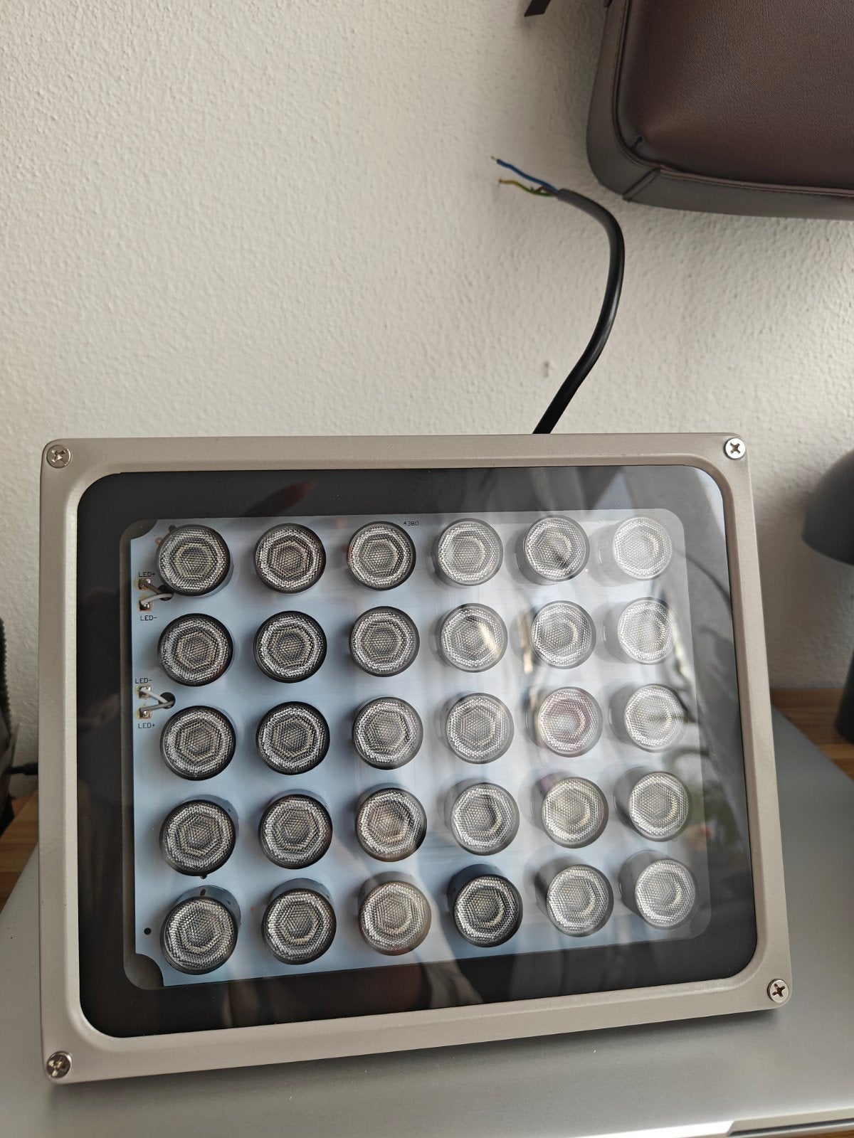 LED Breedstraler - Krachtige Buitenverlichting, Met statief, Ophalen of Verzenden, Zo goed als nieuw, Lamp met armatuur