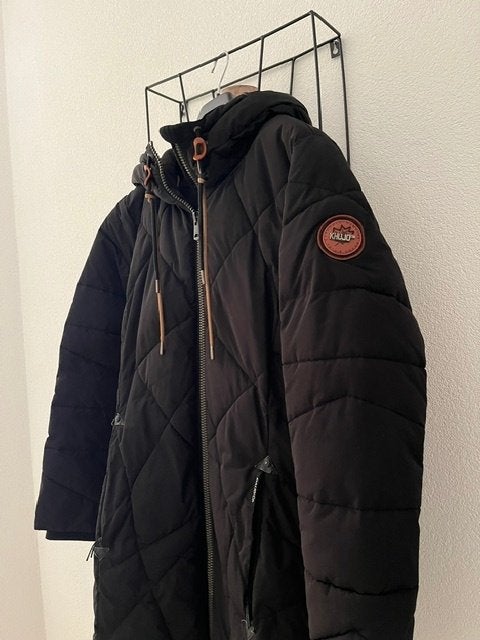 Khujo zwarte winterjas met capuchon mt XXL, Kleding | Dames, Zwart, Maat 46/48 (XL) of groter, Khujo, Ophalen of Verzenden