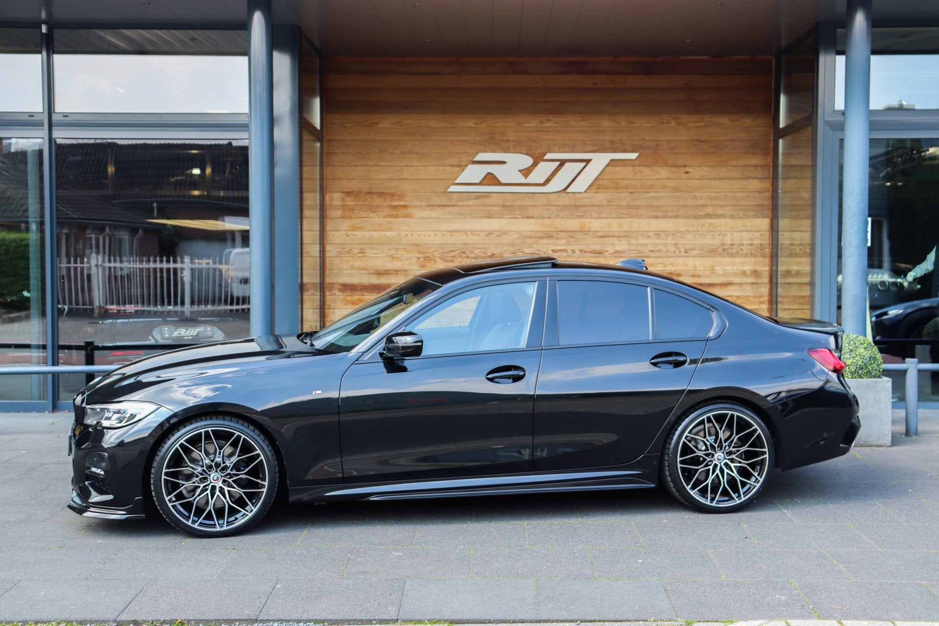 BMW 3-serie 330i M-Performance *E.dak/Laser/M-Sport/BMW Live, Auto's, Automaat, 1998 cc, Achterwielaandrijving, Gebruikt