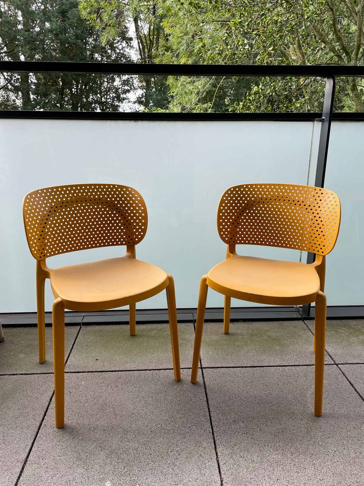 4x Gele Terrasstoelen - Modern en Stapelbaar, Ophalen, Gebruikt, Kunststof, Stapelbaar