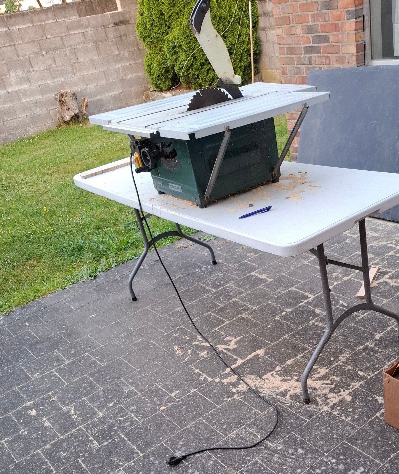 Goedwerkende  zaagmachine  60 euro, Ophalen of Verzenden, Gebruikt, 1200 watt of meer, 70 mm of meer