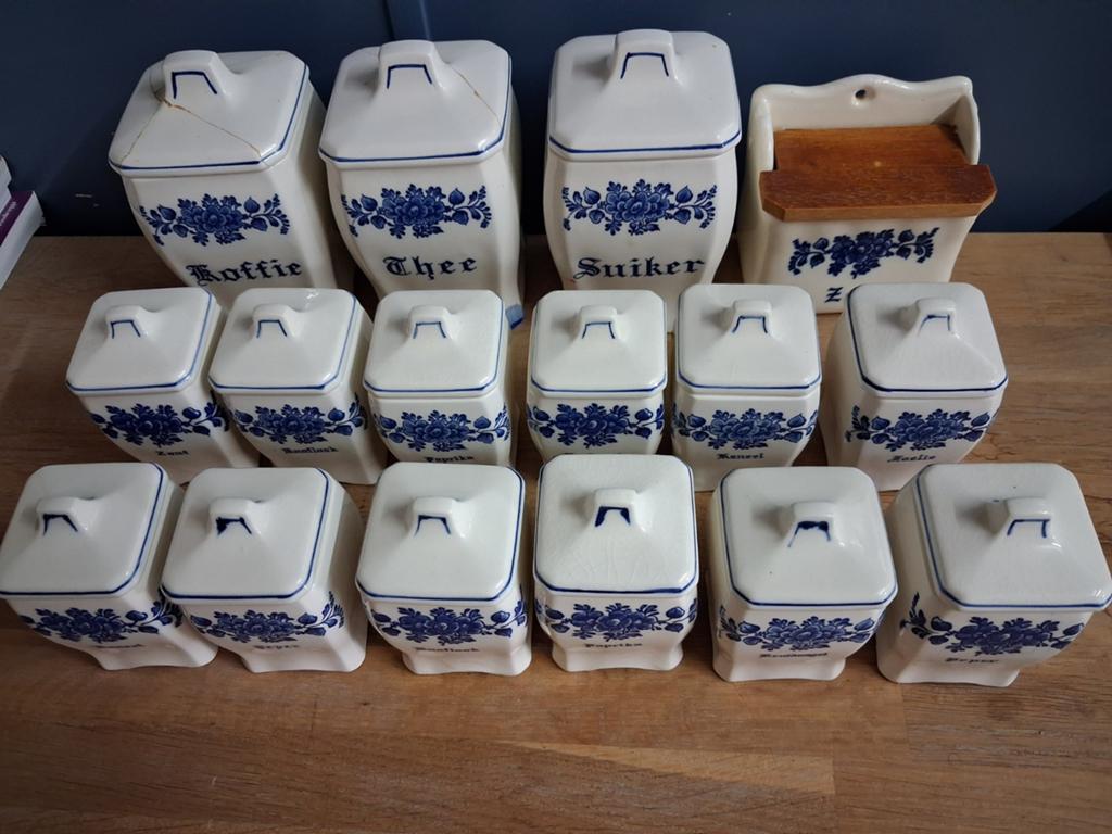Vintage Keukenset: 17 Kruidenpotjes en Zoutbakj, Antiek en Kunst, Ophalen
