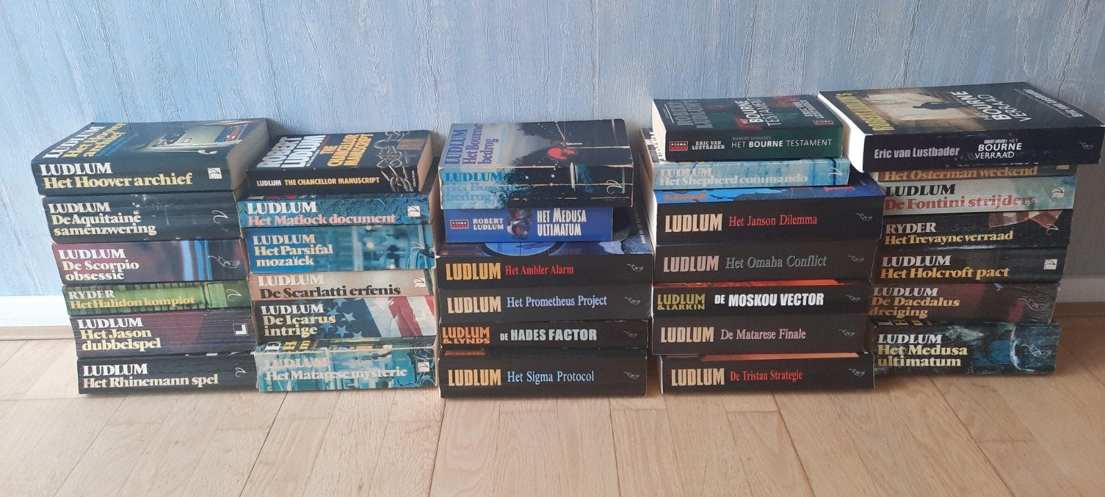 Ludlum boeken, 31 in Nederlands en 1 in Engels, Ophalen, Gelezen, Robert Ludlum