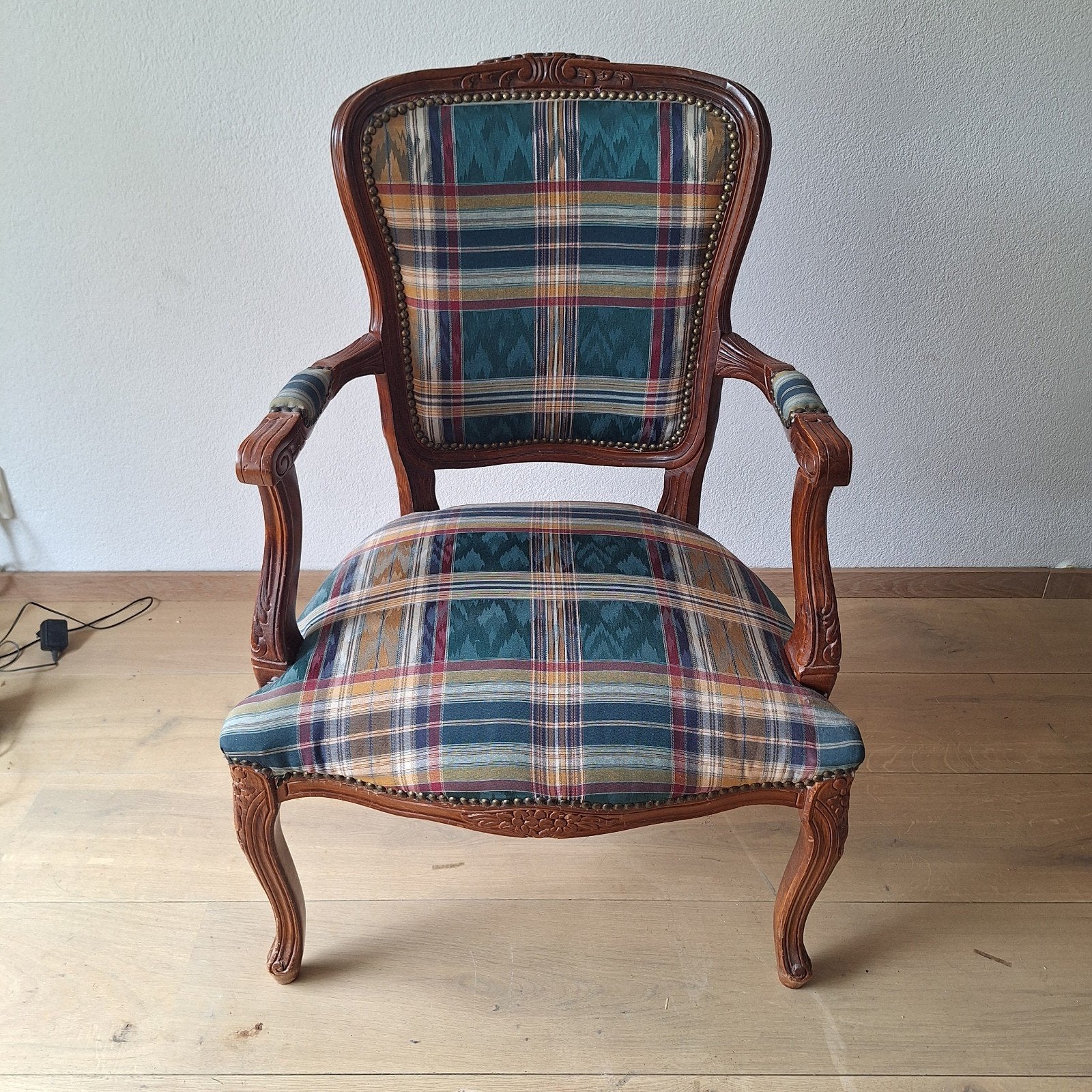 Antieke fauteuil met Schotse ruit bekleding, Ophalen