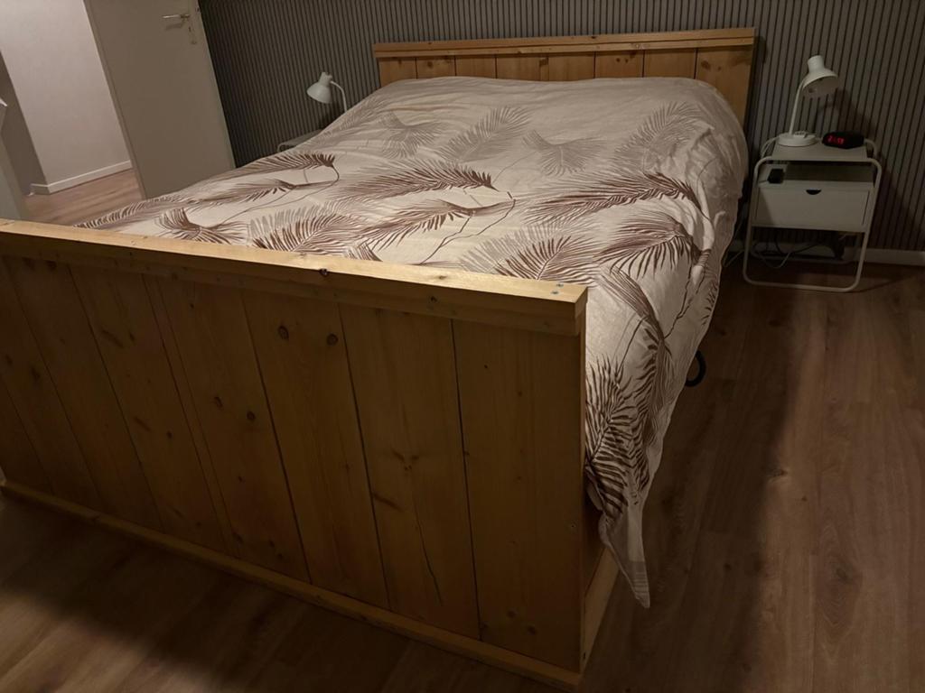 Steigerhouten bed 160x220 met elektrische lattenbodems, Huis en Inrichting, Slaapkamer | Bedden, Ophalen, Bruin, Steigerhout, Tweepersoons